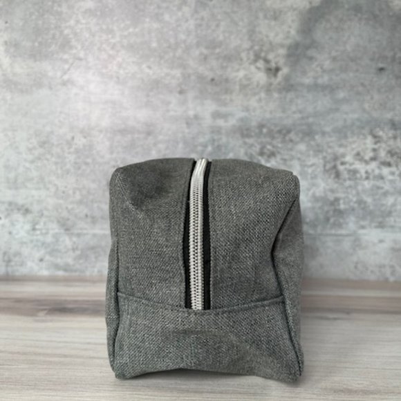 Exclusive Los Angeles Lakers canvas Dopp Kit - Picture 5 of 9